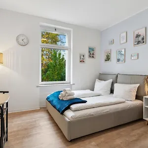 Vorstadtoase - 2 Personen - Eichwalde, Naehe Ber - Queensize-bett, Netflix, Parken Apartment