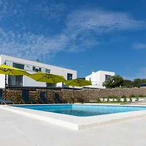 https://apartments4friends-apartment-nina.splithotels.org